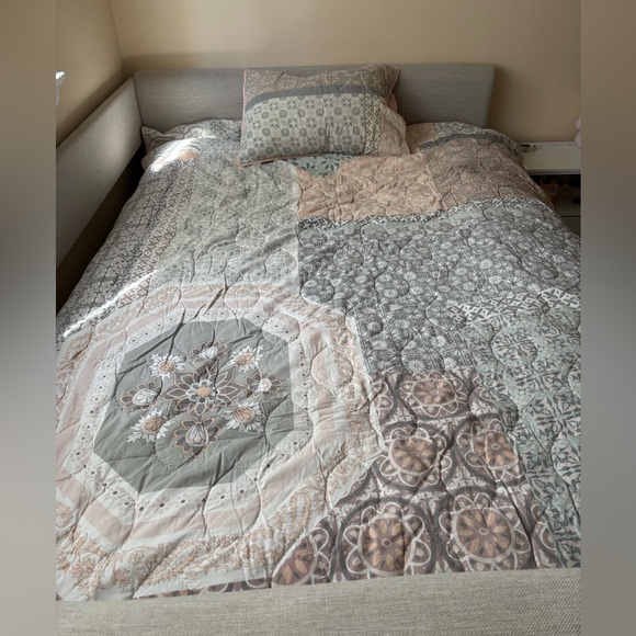 LC Lauren Conrad Other - LC Lauren Conrad Quilt and Pillowcase Set
